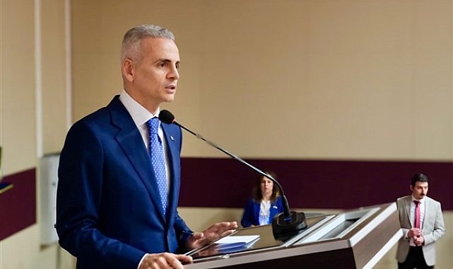 Vali Çiçekli, “Karaman ve Jeoturizm” konferansına katıldı