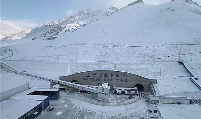 Xinjiang kalkınmasının yeni simgesi: Tanrı Dağları Zafer Tüneli