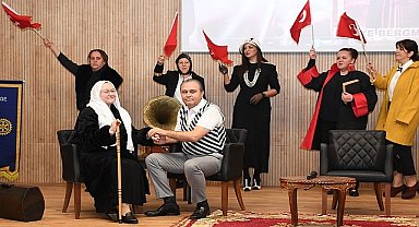 Zamansız Kadınlar oyunu Osmangazi'de sahne aldı