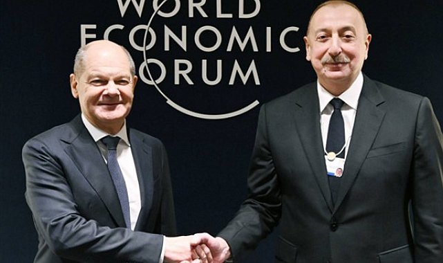 Aliyev, Davos'ta Almanya Başbakanı Scholz ile bir araya geldi
