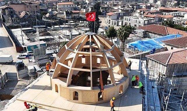 Altay: Habib-i Neccar Camii’nin yeniden imal edilen ahşap kubbesi yerine yerleştirildi