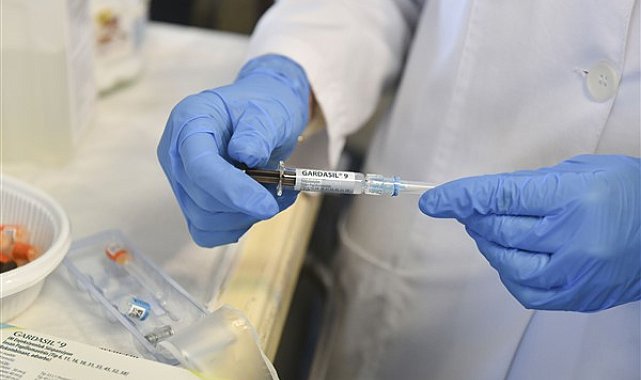 Ankara'da bin 800 kadın ve kız çocuğuna HPV aşısı uygulandı