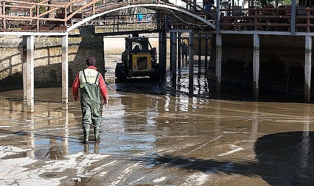 Aydın Büyükşehir Belediyesi kentin dört bir yanında vatandaşları hizmetler ile buluşturmaya devam ediyor.