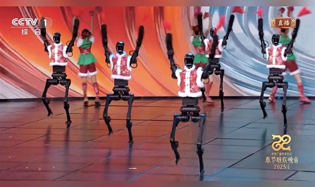 Bahar Bayramı Galası’nda robotların Çin’e özgü Yangge dansı ilgi odağı oldu
