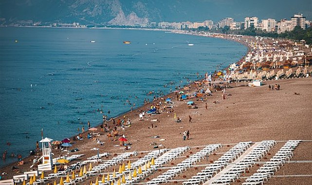 Bakan Ersoy: Antalya'da rekorlarla dolu bir yılı geri bıraktık