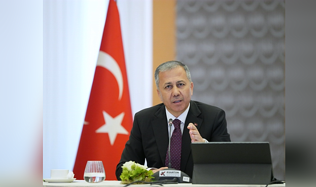 Bakan Yerlikaya: Üsküdar'daki çakarlı sürücü yakalandı