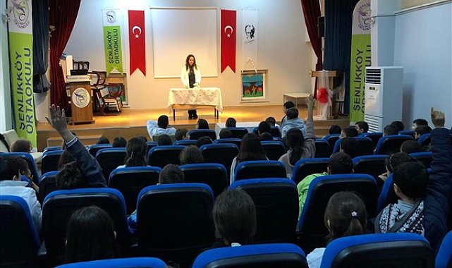Bakırköy Belediyesi Tıp Merkezi doktorları öğrencilere eğitim veriyor