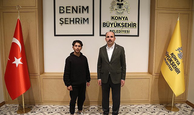 Başkan Altay, çöken apartmanda insanları son anda uyaran gençle buluştu