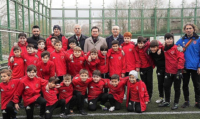 Başkan Aydın'dan Hüdavendigar Dikkaldırım Osmangazi SK'ya ziyaret