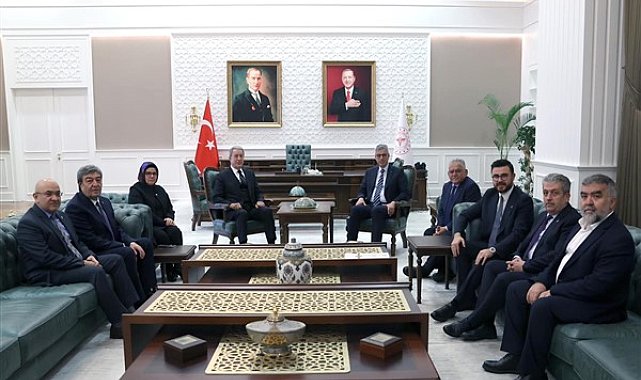 Başkan Büyükkılıç, Sağlık Bakanı Memişoğlu'nu ziyaret etti