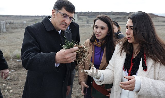 Başkan Kahveci, kadın girişimci Sayın’ı üretim yerinde ziyaret etti