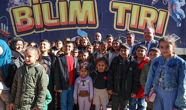 Başkan Şahin, Nizip’te çocuklarla Bilim Tırı’nda buluştu