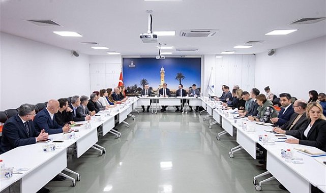 Başkan Tugay: Karşıyaka’ya troleybüs getireceğiz