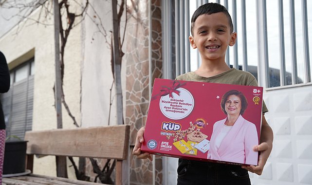 Başkan Ünlüce'den çocuklara karne hediyesi