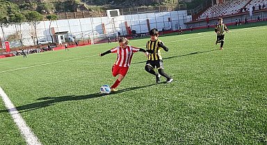 Bayraklı'da U-10 Cup Futbol Turnuvası başladı