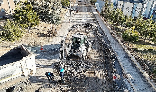 Bekdik Mahallesinde Yol Yenileme Çalışması
