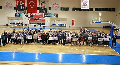 Burhaniye'de Voleybol Şöleni Başladı