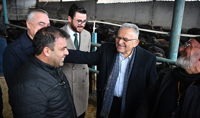 Büyükkılıç, Hürmetçi’de üreticilere 100 manda teslim etti