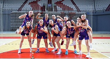 Büyükşehir'in basketbolcu kızları Antalya şampiyonu oldu