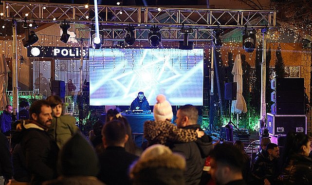 Çeşme, yeni yıla coşkuyla 'merhaba' dedi!