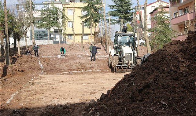 Derince'de Gazi Mehmet Öztürk Parkı yeniden düzenleniyor