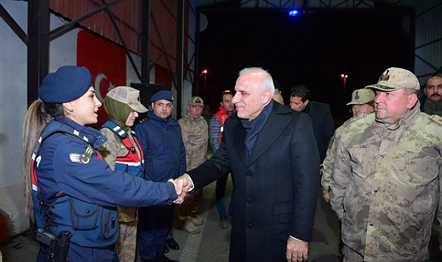 Diyarbakır Valisi Zorluoğlu, jandarma ve polis noktalarını ziyaret etti
