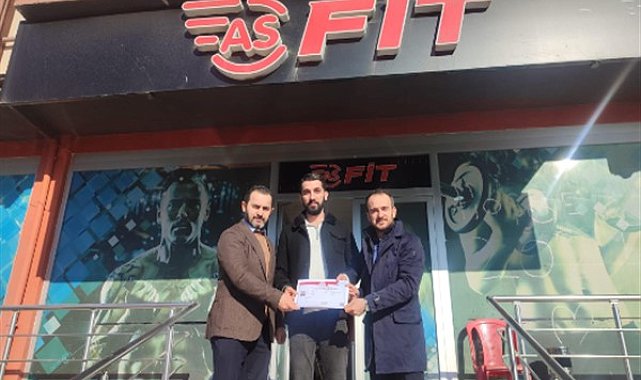 Düzce'de spor tesislerine teşekkür belgesi veriliyor