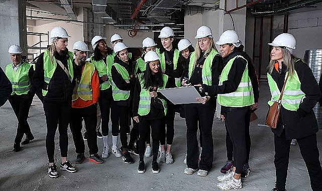 Eczacıbaşı Dynavit'li sporcular yeni salonun inşaatını ziyaret etti