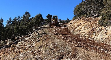 Elmalı'da 19 mahallenin yayla yoluna ulaşım kolaylaştı