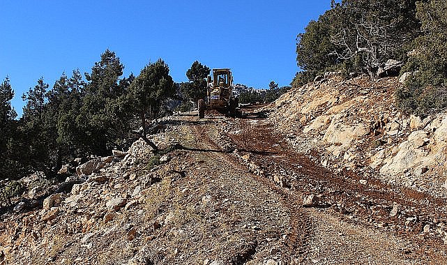 Elmalı'da 19 mahallenin yayla yoluna ulaşım kolaylaştı