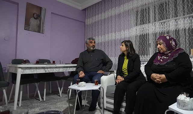 Eş Başkan Bucak, Rojin Kabaiş’in ailesini ziyaret etti