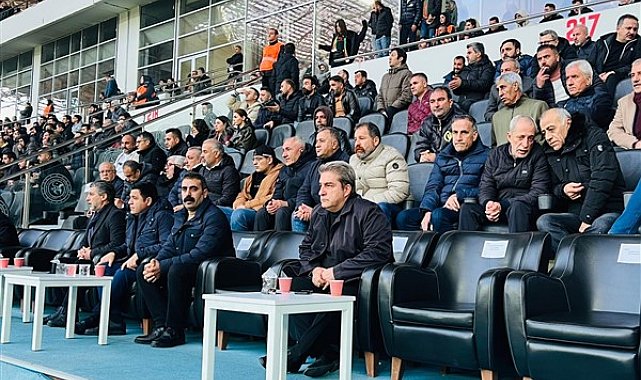 Eş Başkan Hatun, Amedspor - Fatih Karagümrükspor karşılaşmasını stadyumda izledi