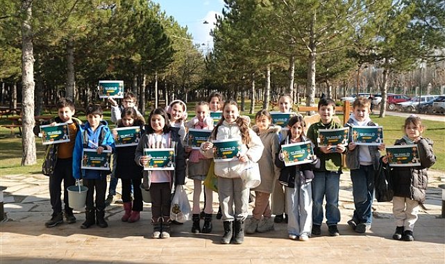 Eskişehir'de çocuklar, Aktif Yaşam Parkı’nda kompost yapımı atölyesinde bir araya geldi