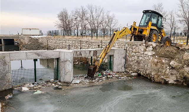 Evsel atıklar Van Gölü’ne ulaşması engelleniyor