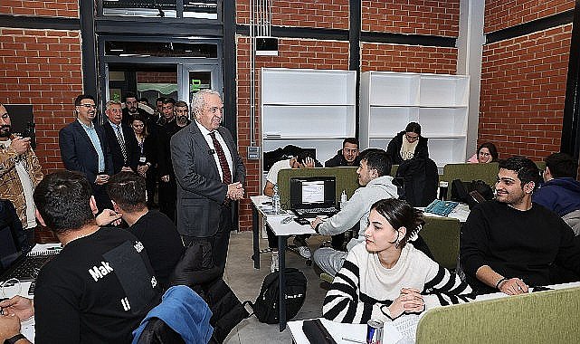 Finallere hazırlanan öğrencilere Başkan'dan çorba ikramı