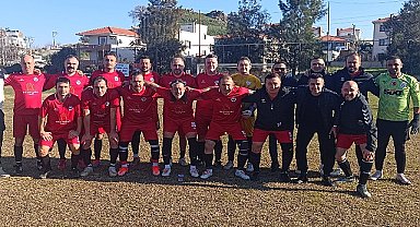 Foça Belediye Masterler, Aliağa Akıncılar Gücü Masterler'i 4-2 Mağlup Etti