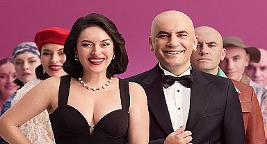 Giray Altınok ve Ezgi Mola'yı Başrollerinde Buluşturan 'Başka Bir Sen'in Afişi Yayınlandı!