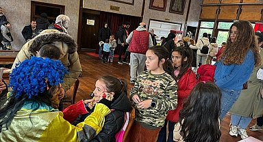 Gölcük Belediyesi tarafından düzenlenen “Ara Tatil Çocuk Şenliği, karne tatilindeki yüzlerce çocuğa unutulmaz anlar yaşattı.