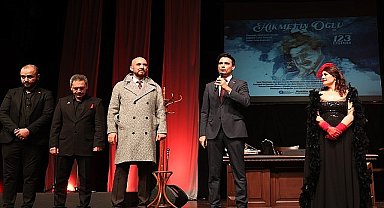 Hikmet'in Oğlu ayakta alkışlandı