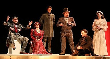 İstanbul Büyükşehir Belediyesi Şehir Tiyatroları, tiyatro sezonunun yeni haftasında 15 oyunla seyirci karşısına çıkıyor.