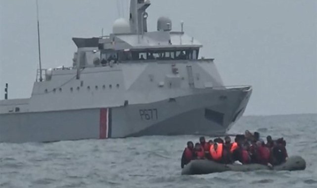 İtalya'da göçmen teknesi battı: 20 kişi kayıp, 7 kişi kurtarıldı