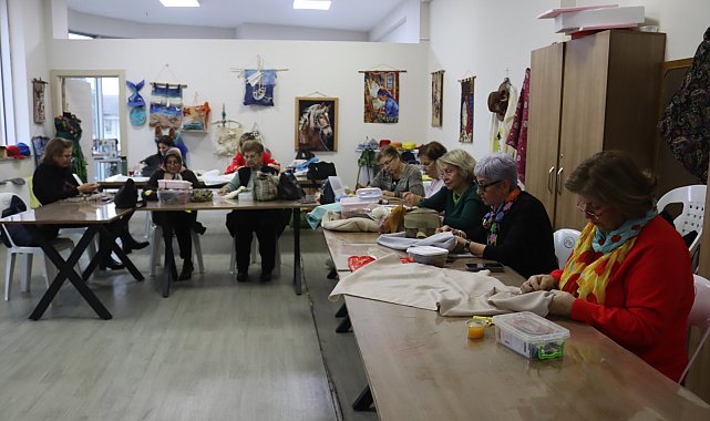 İZMEK kursları, 3 yeni branşla İzmit Kadın Girişimciler Merkezi'nde faaliyete başladı