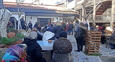 Kadınlar adım adım Manisa'yı geziyor