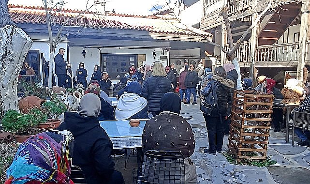 Kadınlar adım adım Manisa'yı geziyor