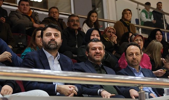 Karabük Milletvekili Şahin ve Başkan Çetinkaya’dan Demir Kartal Spor’a destek