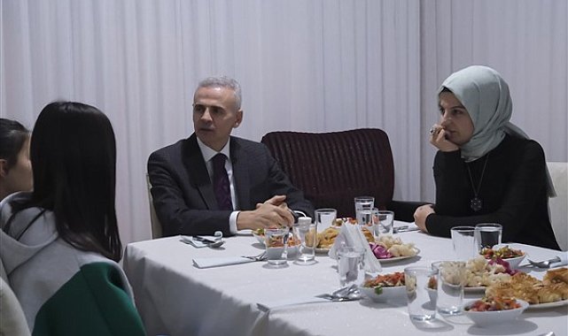 Karaman Valisi Çiçekli, devlet korumasındaki çocuklarla bir araya geldi
