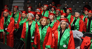 Karşıyaka'da 3. Yaş Üniversitesi'nde mezuniyet coşkusu!