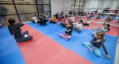 Karşıyakalı çocuklar 'Neşeli Hareketler Kış Okulu'nu çok sevdi