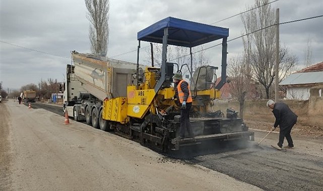 Kayseri Büyükşehir Belediyesi'nden Sarıoğlan'da yol bakım onarım ve asfaltlama çalışması