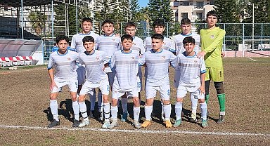Kemer Belediye Merkez Spor evinde galip geldi